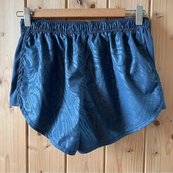 NIKE Tempo Famme Dri Fit shorts- Size S - Picture 8 of 11